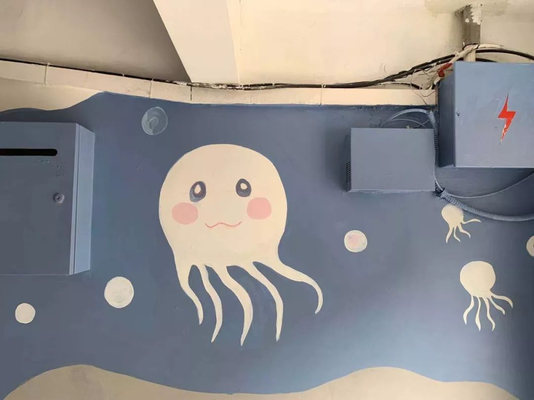 一群人在普陀这些楼道里涂鸦居民竟然还夸他们