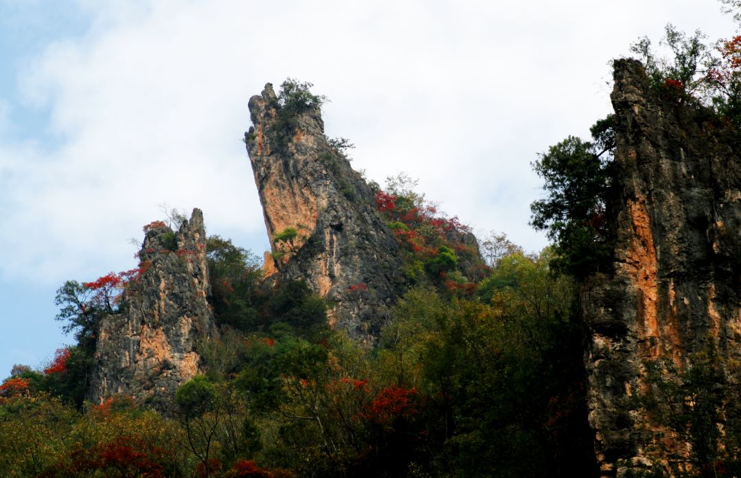 荆门九月旅行社朝天吼大峡谷昭君故里一景多种玩法年末品吊锅年猪宴