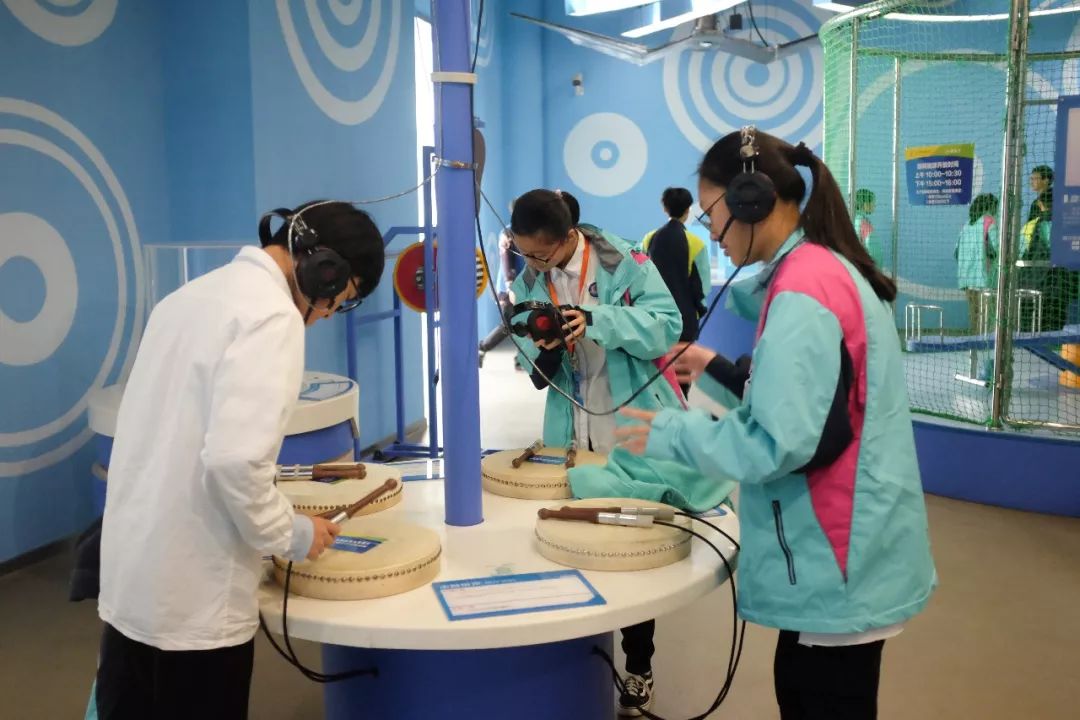 社会实践活动走进宜兴科技馆