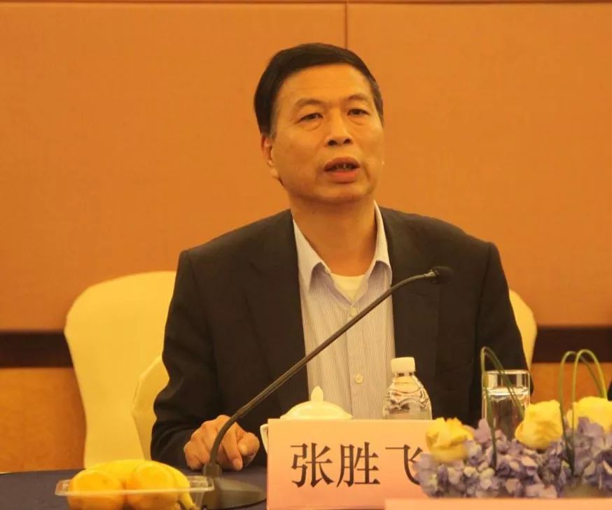 兼秘书长黄耀,副会长,上海胜华电缆(集团)有限公司董事长兼总裁张胜飞