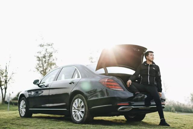 男人,四十,开大奔