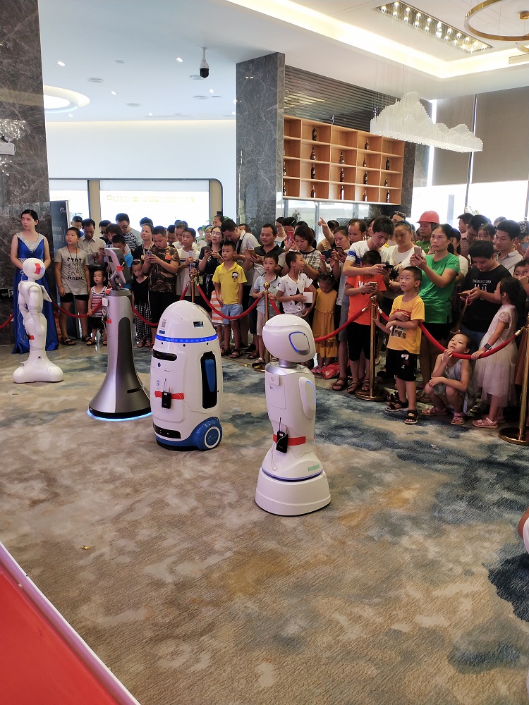 公司年会表演机器人 迎宾签到机器人 主持互动机器人