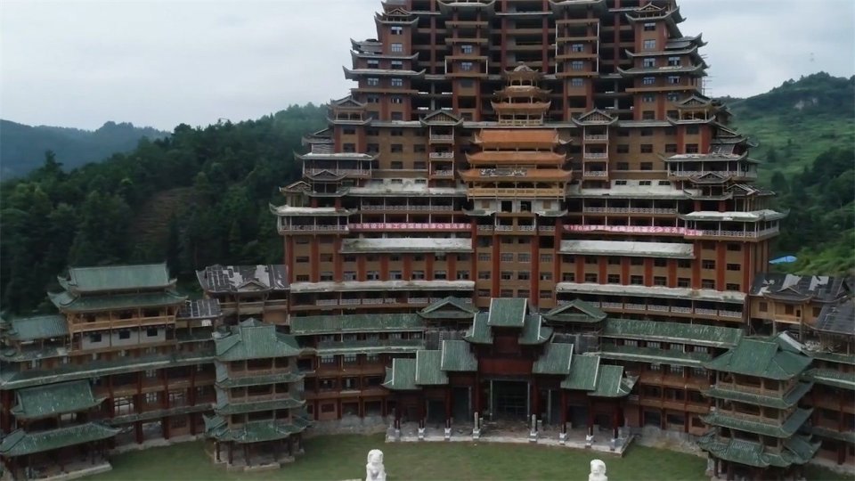 藏在大山深处的豪宅高999米整体建筑没用一颗螺丝钉