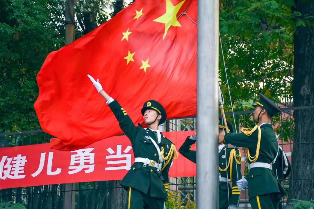 华大社团热血青年并肩同行