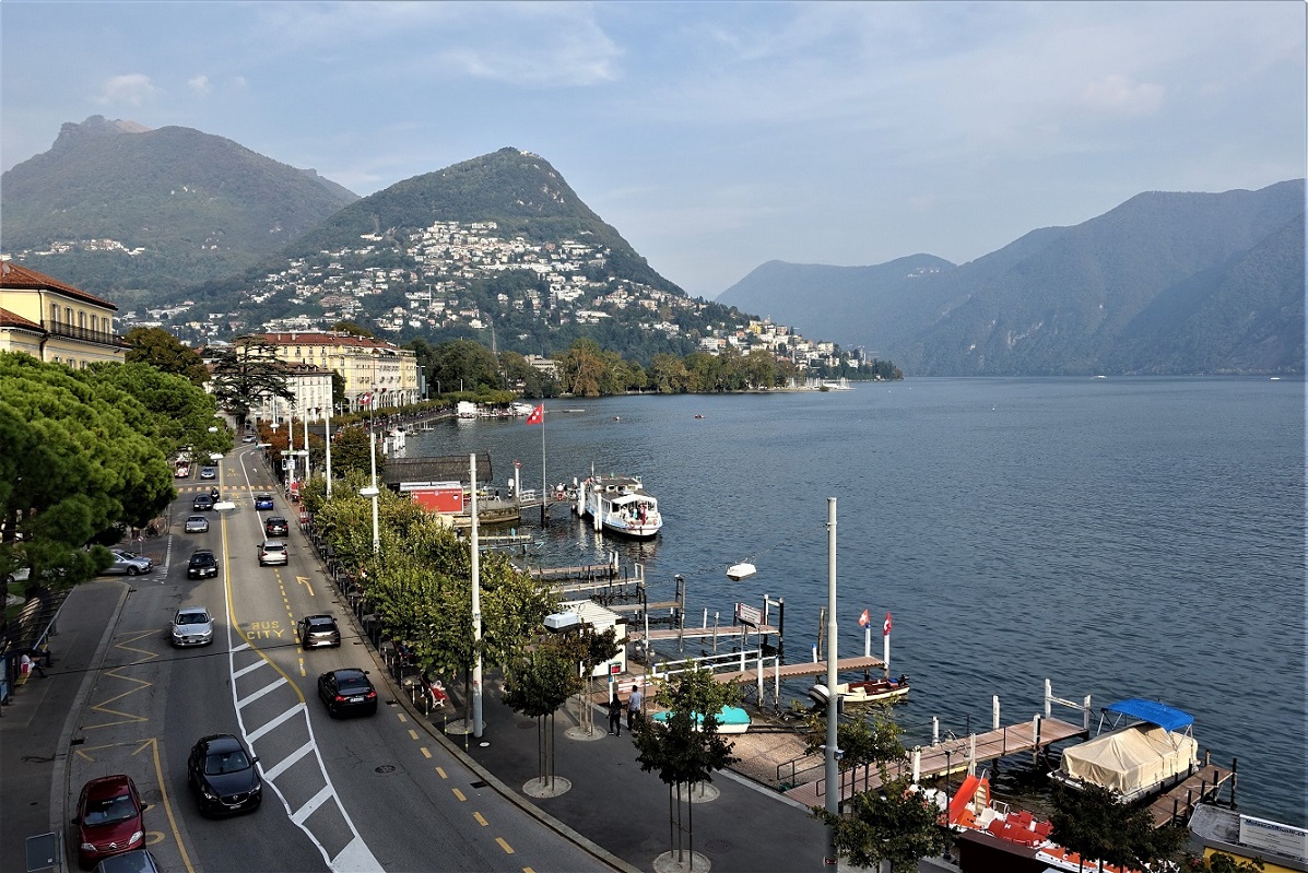 图3,圣萨尔瓦多山,位于城市的一侧(西侧偏南)