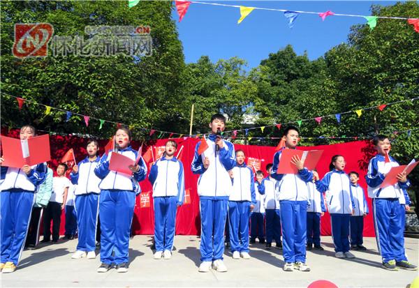 新晃贡溪中学2019的图片!举行校园文化艺术节汇演(图1)