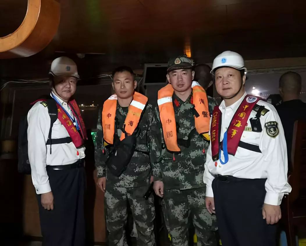 持续保持高压态势海事局海警局联合严打非法采砂