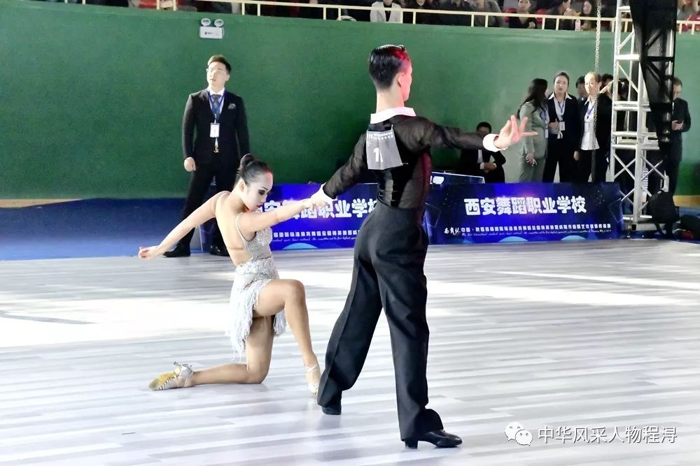 决赛激烈竞争决出拉丁舞职业组冠军西安舞蹈职业学校代表队李文博&赵