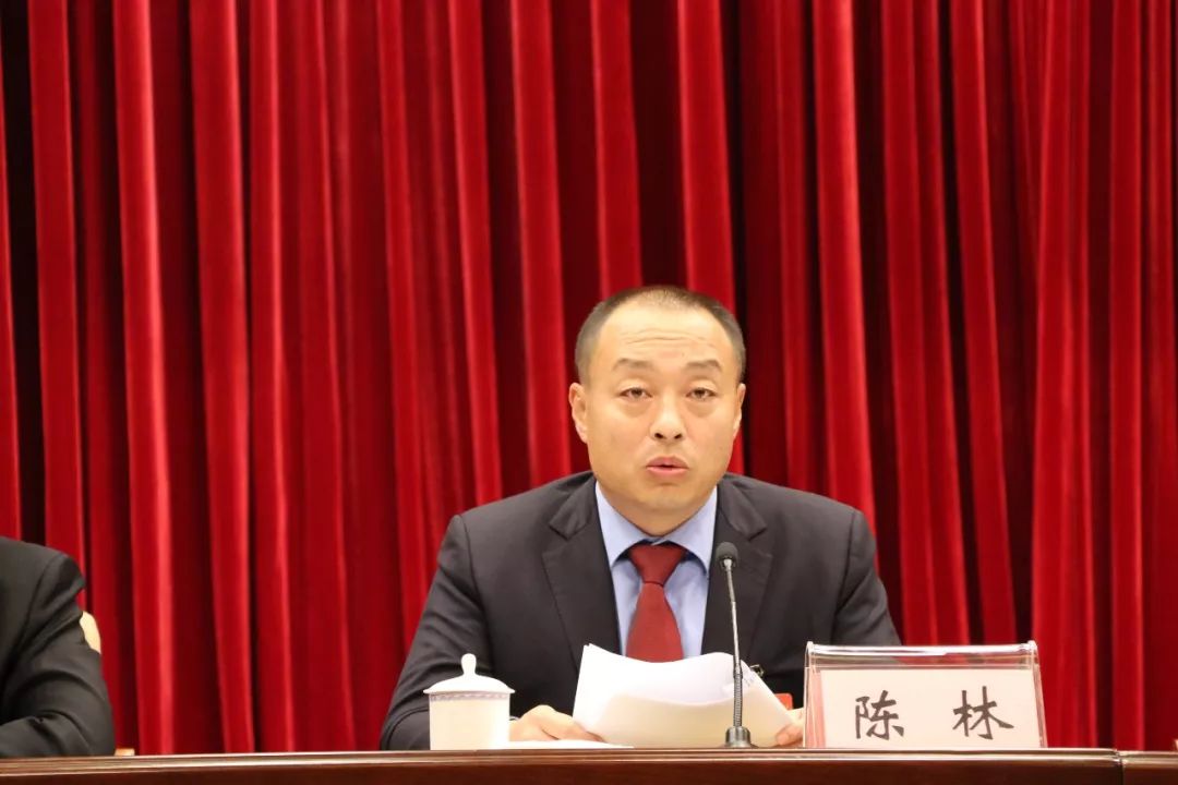 威海市青年企业家协会第五届会长陈林代表协会理事会向大会作了题为