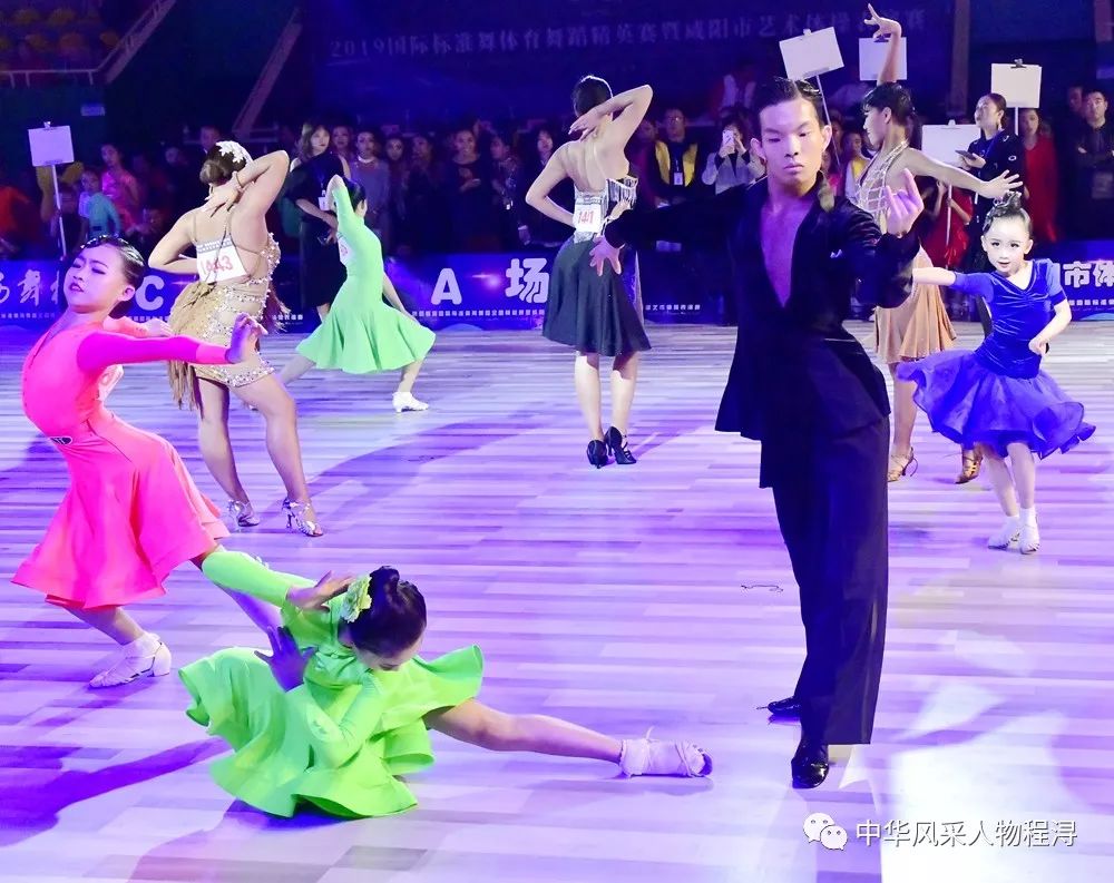 通过預赛,半决赛,决赛激烈竞争决出拉丁舞职业组季军西安舞蹈职业学校
