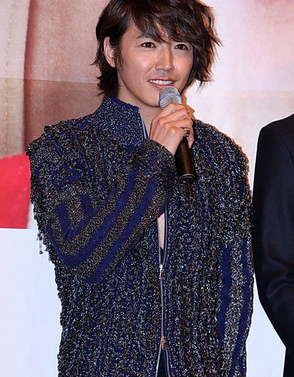 原创尹相铉晒夫妇照秀恩爱 37岁凭拜托小姐大龄走红 曾与尹恩惠传绯闻