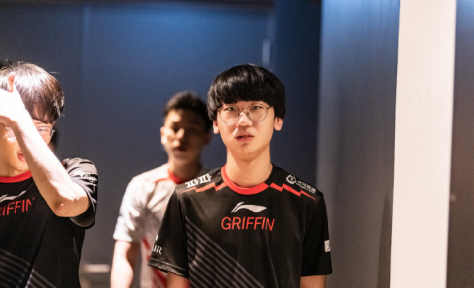 lol:grf宣布重组阵容,结果替补上单遭到禁赛,下赛季人没了!_doran