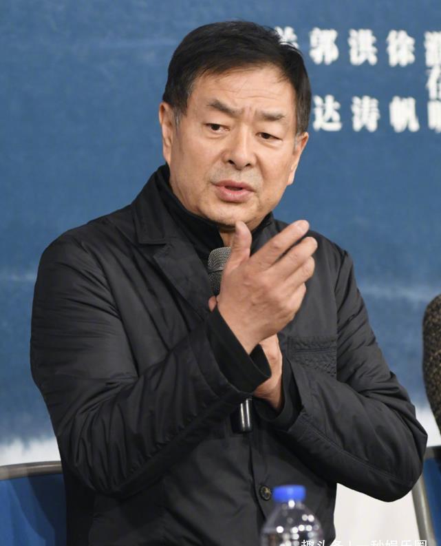 国家一级演员濮存昕近照与妻子相爱40年66岁还是男神