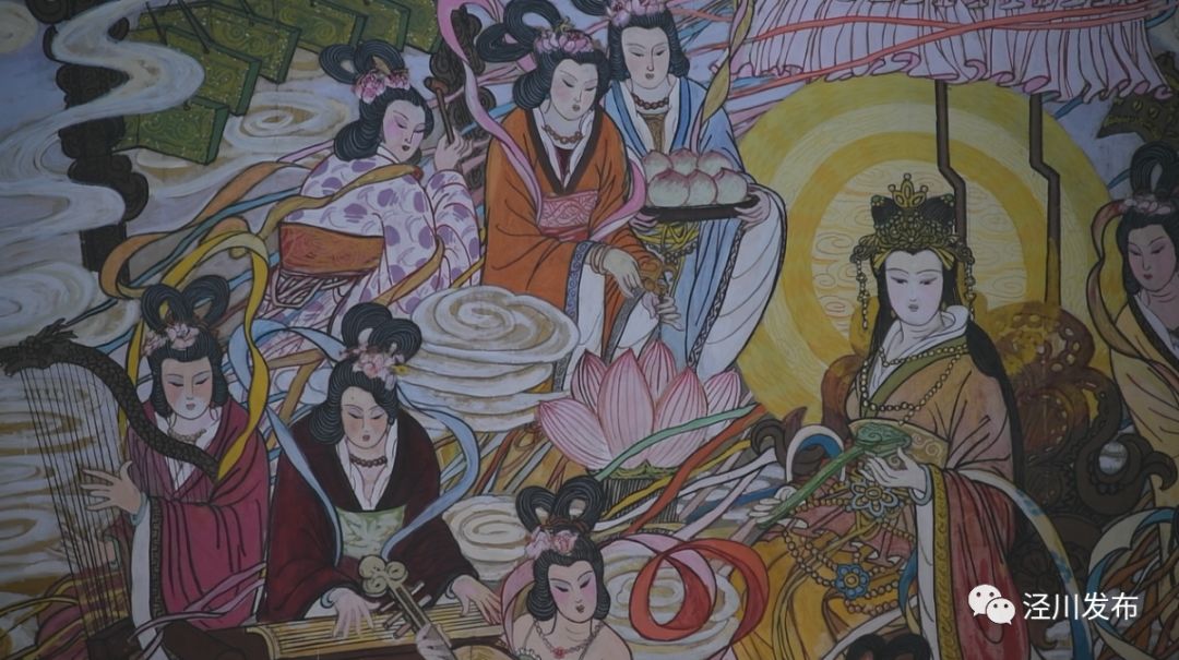 殿内七色宝莲熠熠生辉焚香炉留下岁月的痕迹东王公大殿回屋为仿古建筑