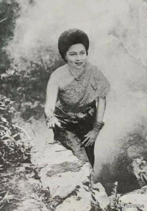 处事小心谨慎,寡言少语,而西哈努克的长女帕花·黛维是皇家舞蹈团明星