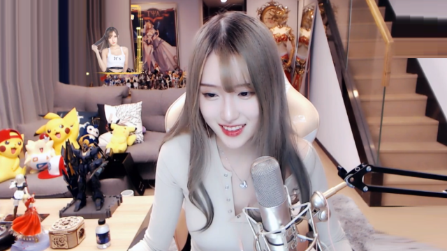 lpl解说腐团儿cos雪中副会长的造型原型人物比较帅气