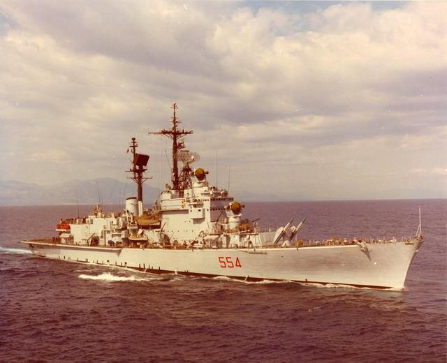 原创澡盆海军新型战舰试航多炮塔传统不能丢6千吨巨舰只为反偷渡