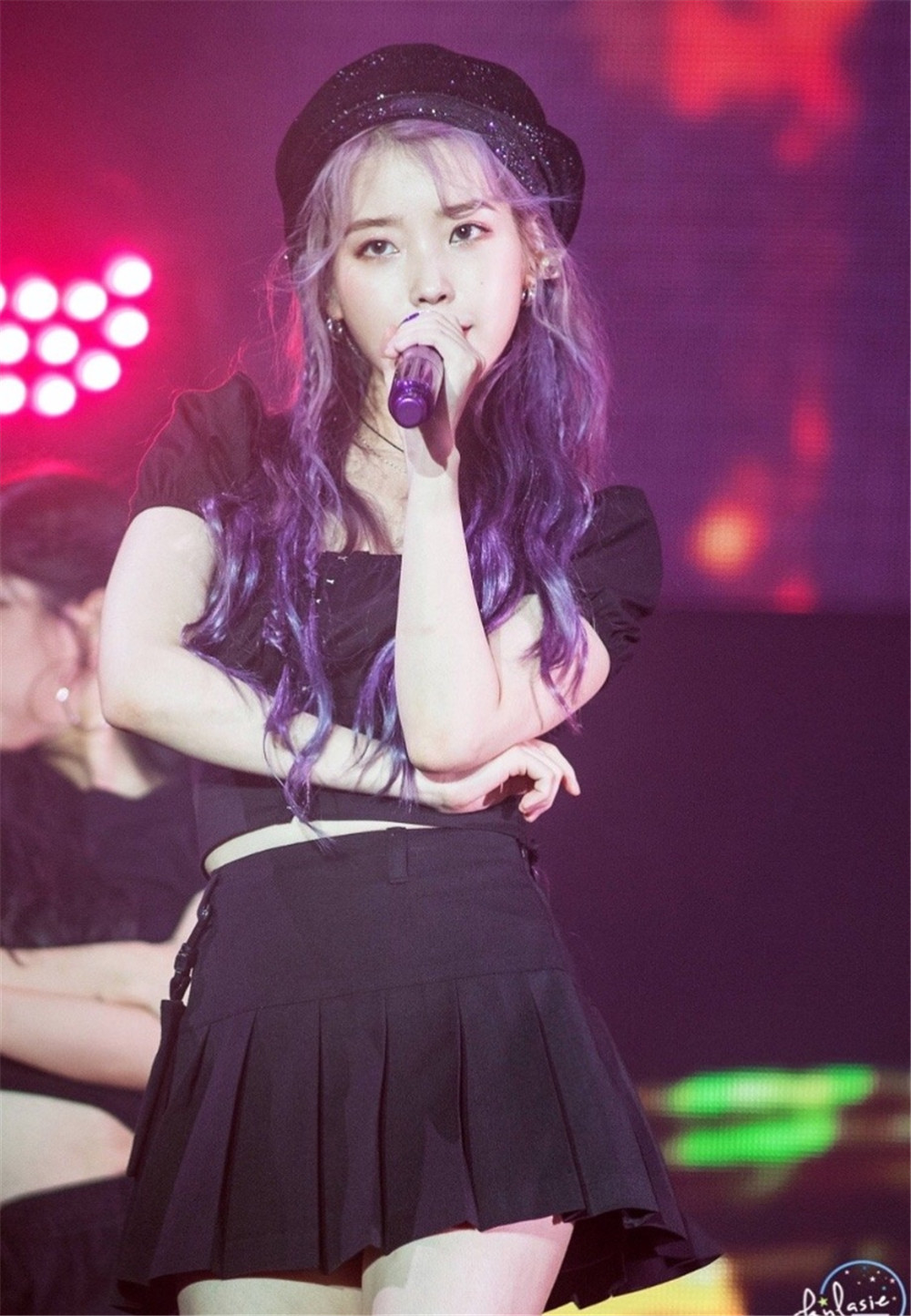 iu李智恩蓝紫发色仙气十足紫色运动套装活力满满