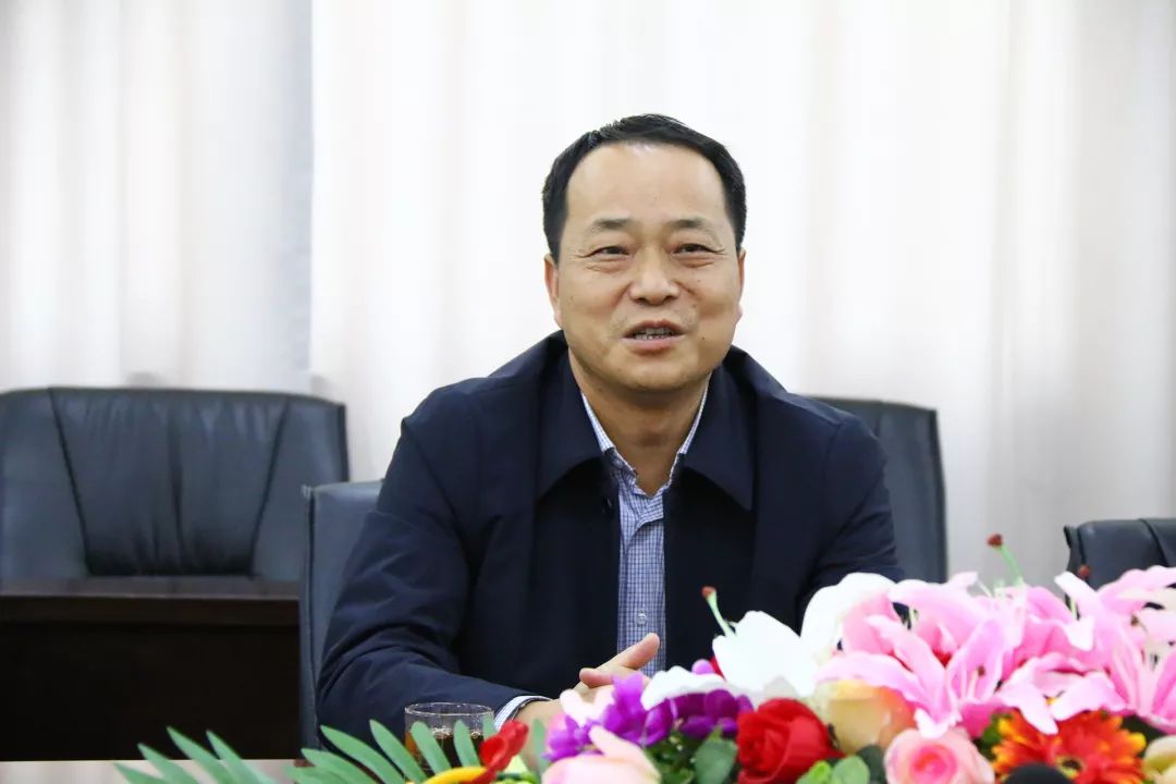 热烈欢迎陕西省兴平市市长贺建权率队莅临人民汽车城参观考察