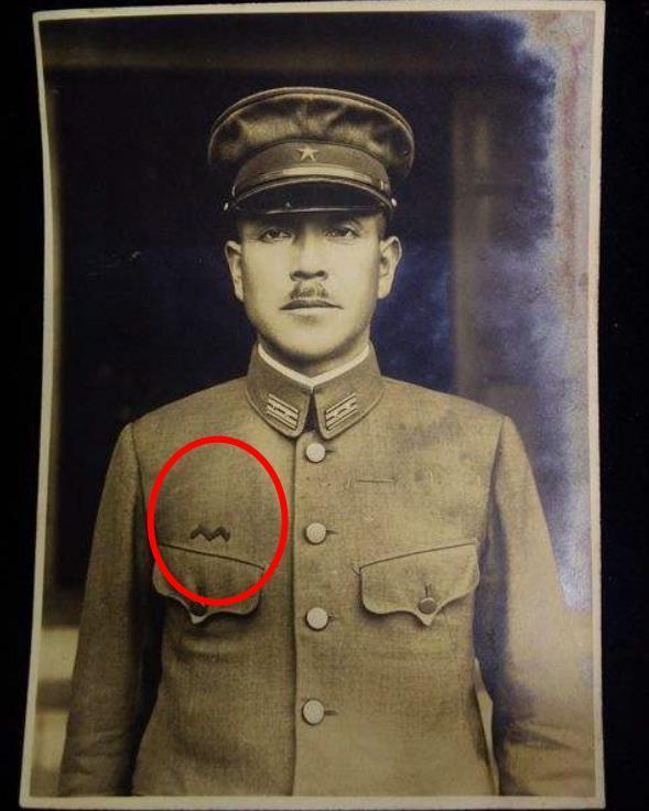日本军装右胸前的标志图片