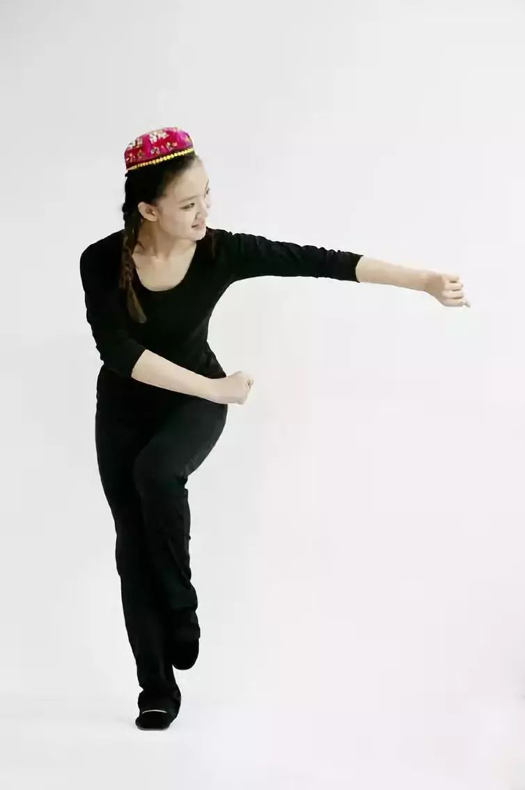 史上最详细的新疆《维吾尔族舞蹈》动作教学!简单实用,值得收藏啭发