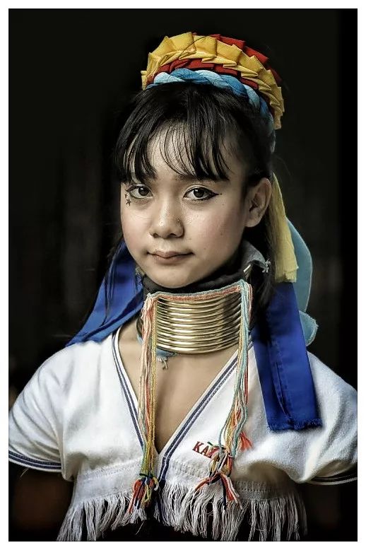 《长颈族小姑娘》林彩凤(1812)《祖国妈妈我爱你》(组照)陈航红(1293)