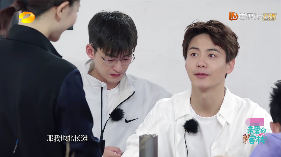 吴磊卖力讨好客人太刻意,方式让张翰反感,刘涛被迫二选一很无奈