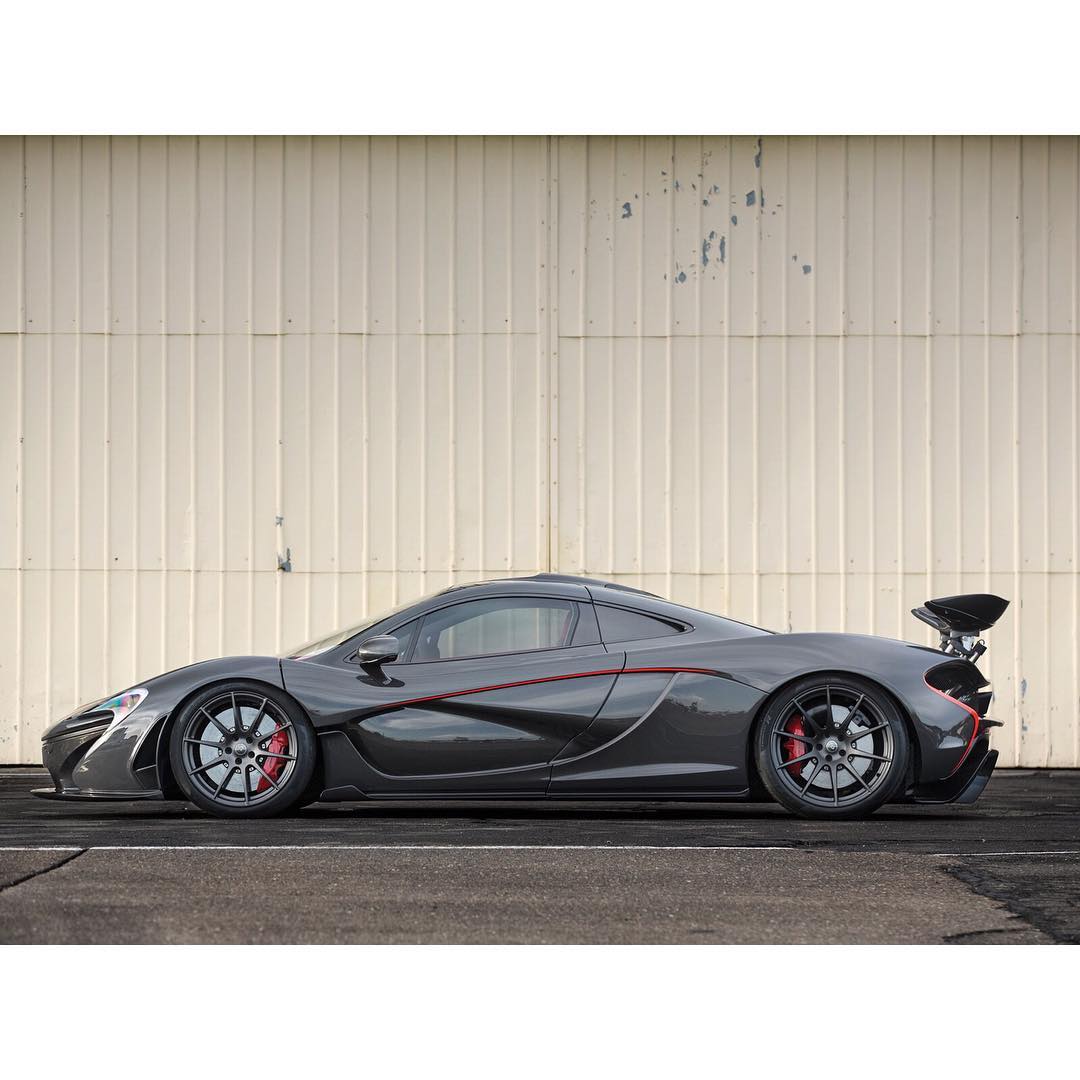 采用全碳纤维车身的2014款迈凯伦p1