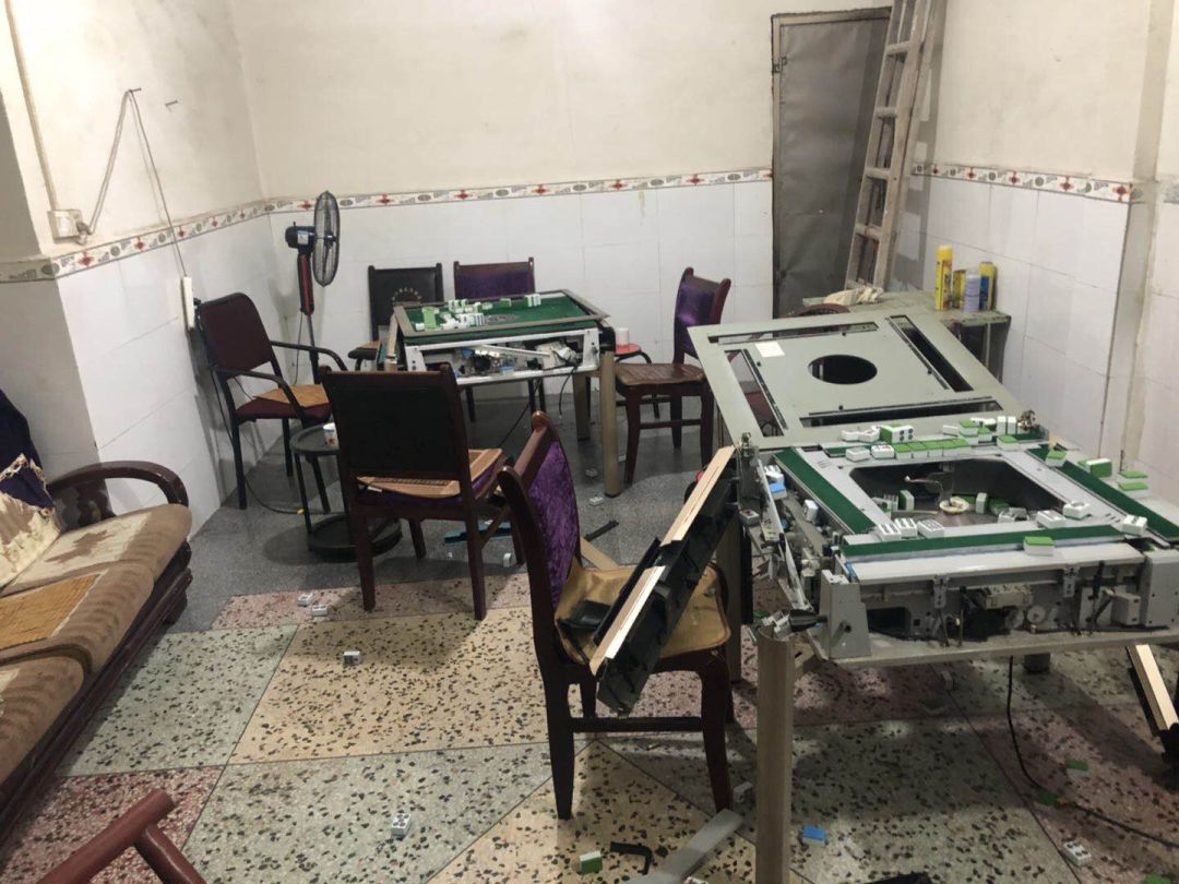 南江镇:重拳出击整治麻将馆,现场抓获36人