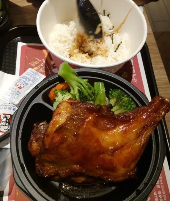 一起去看看kfc员工食堂!这样的工作餐,网友:woc无情