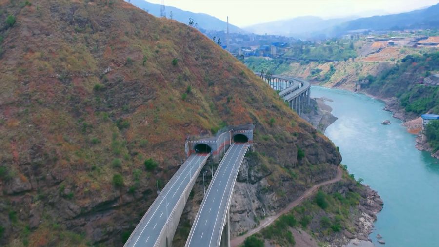 丽攀高速公路攀枝花段11月20日起正式收取车辆通行费!