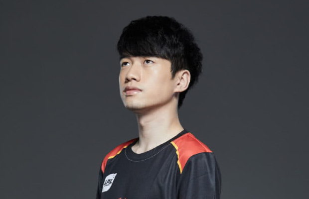 fpx刚夺冠就有队员离开?硬币哥或将退役,打野也将离开