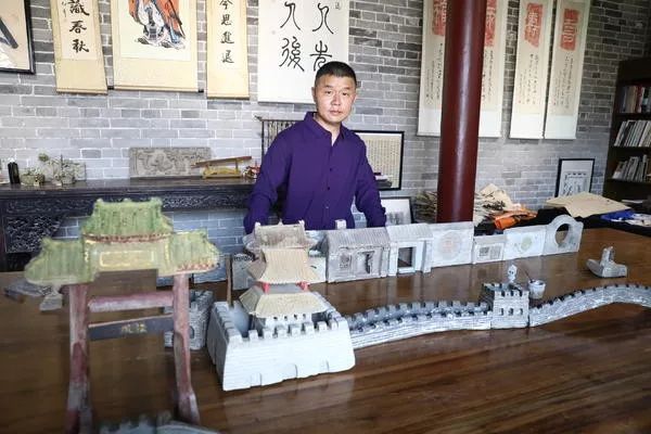 砖雕艺人潘明生一把刻刀续传承