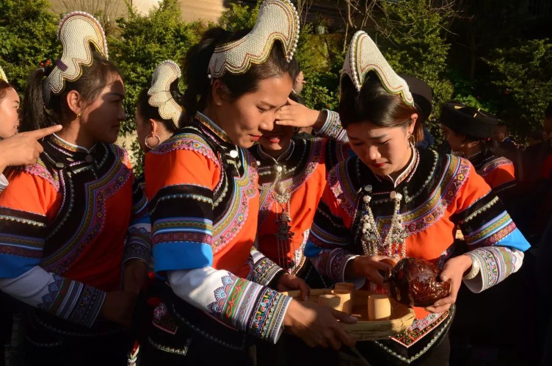 红河州红河县十月年长街宴开始啦这些路段将实行交通管制