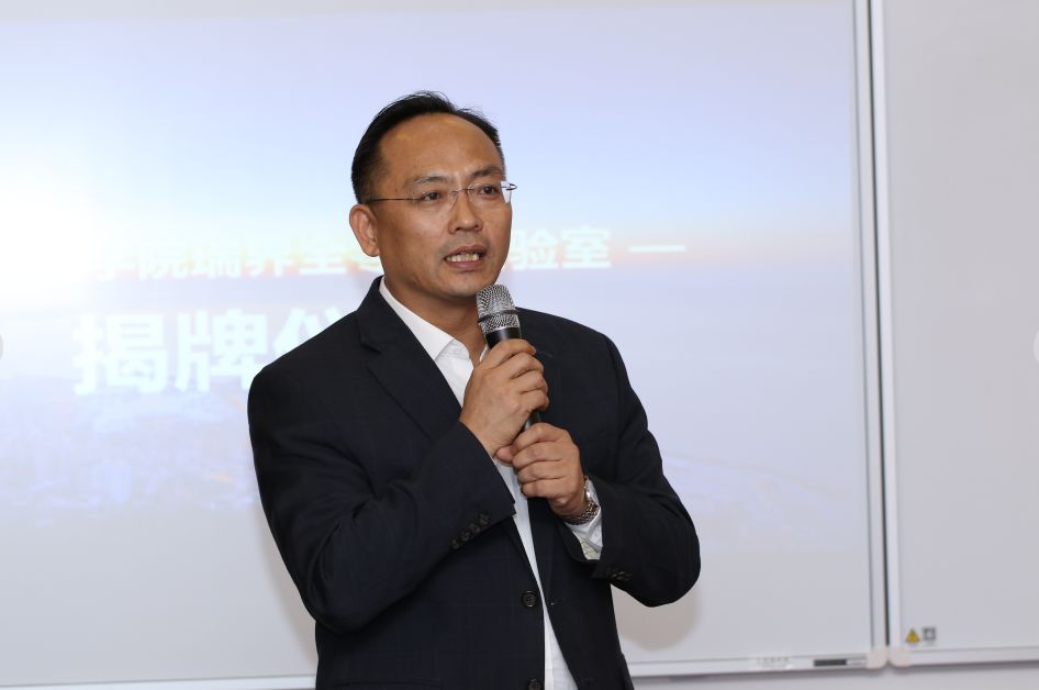 管理学院王胜桥教授,上海商学院教务处熊平安处长,r 首席运营官曹阳