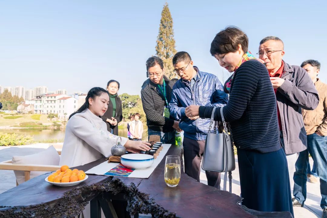 觀光沿線綠道至驛站,並欣賞了茶藝,琴藝表演,品嚐了壺鎮名小吃,重點