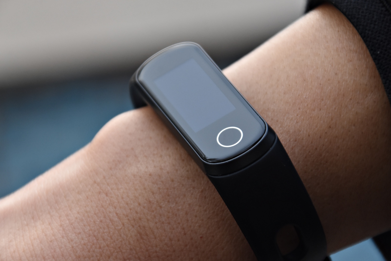 快拆腕带usb直充57多彩表盘优质运动健康服务荣耀手环5i