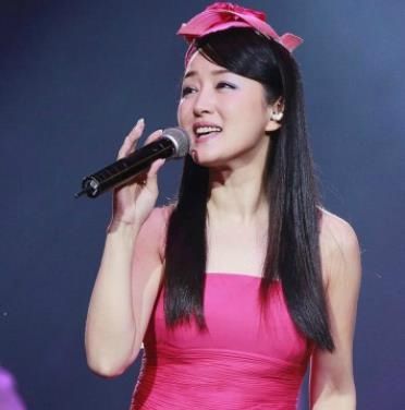 毛宁的妻子近照曝光,原来是我们熟悉的她,难怪不选杨钰莹_李静萍