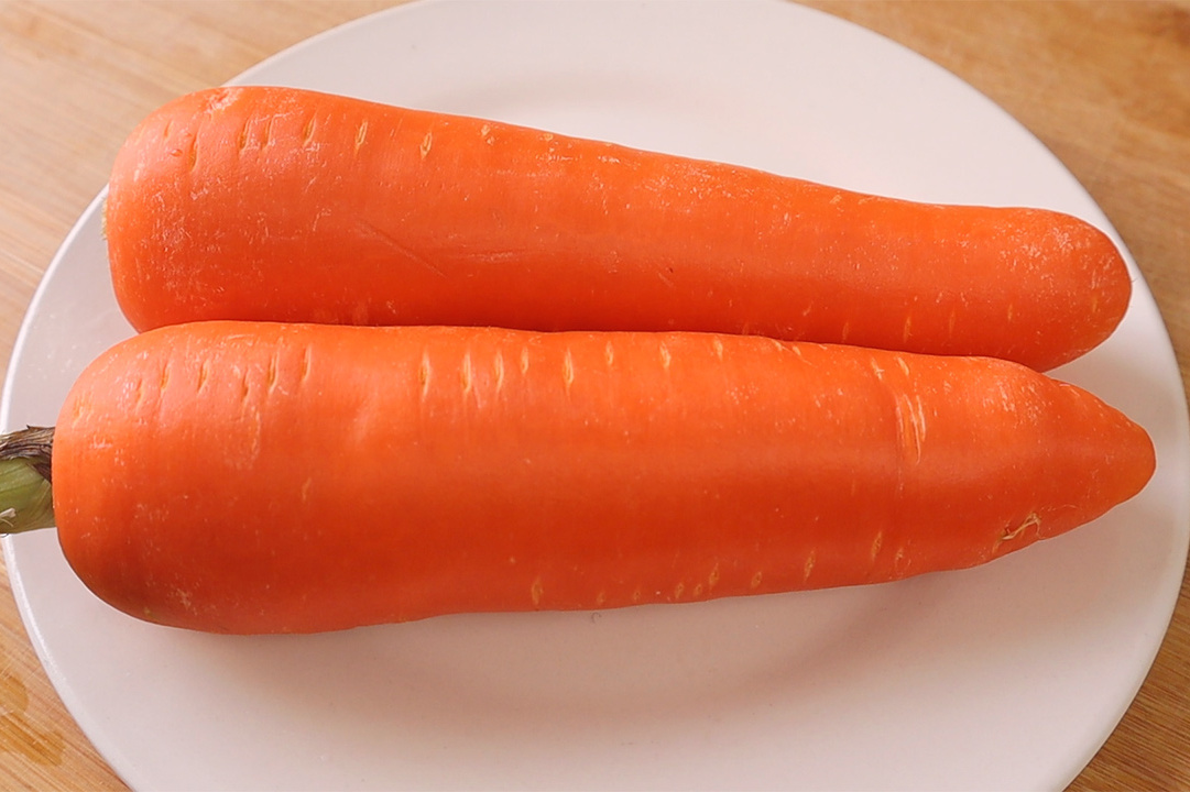 胡萝卜别炒菜了教你新吃法比大鱼大肉还香上桌连汤汁都不剩