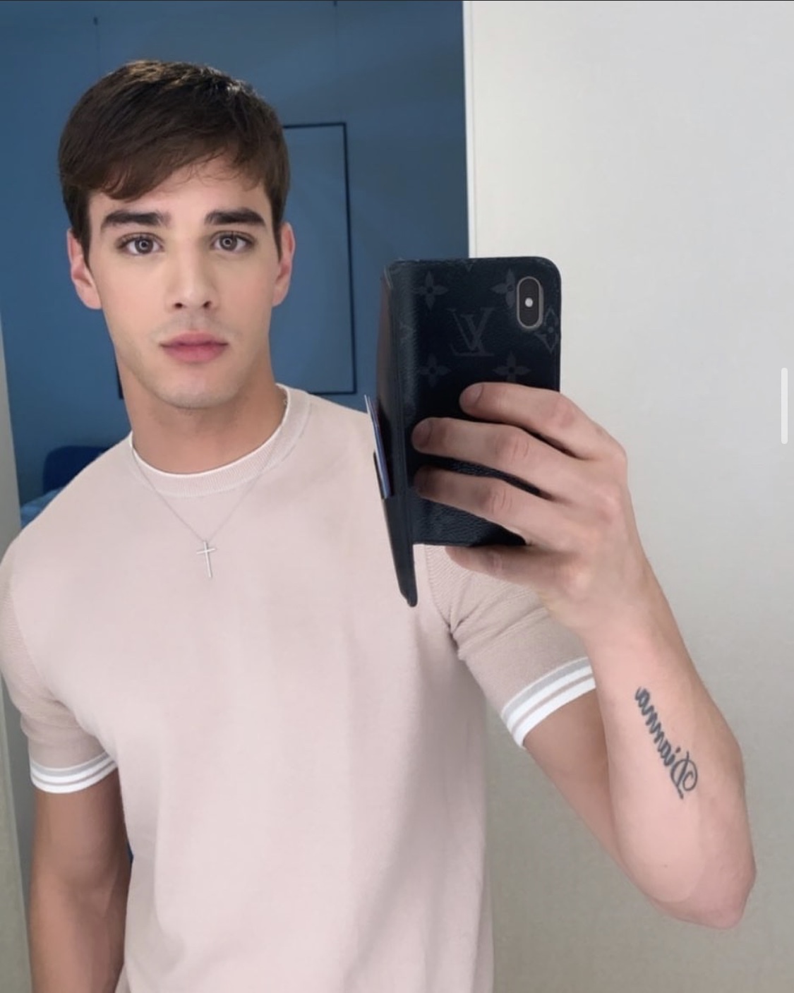 现在scott gardner的生活只用旅游,健身,穿名牌,对着镜子拍照结婚以后