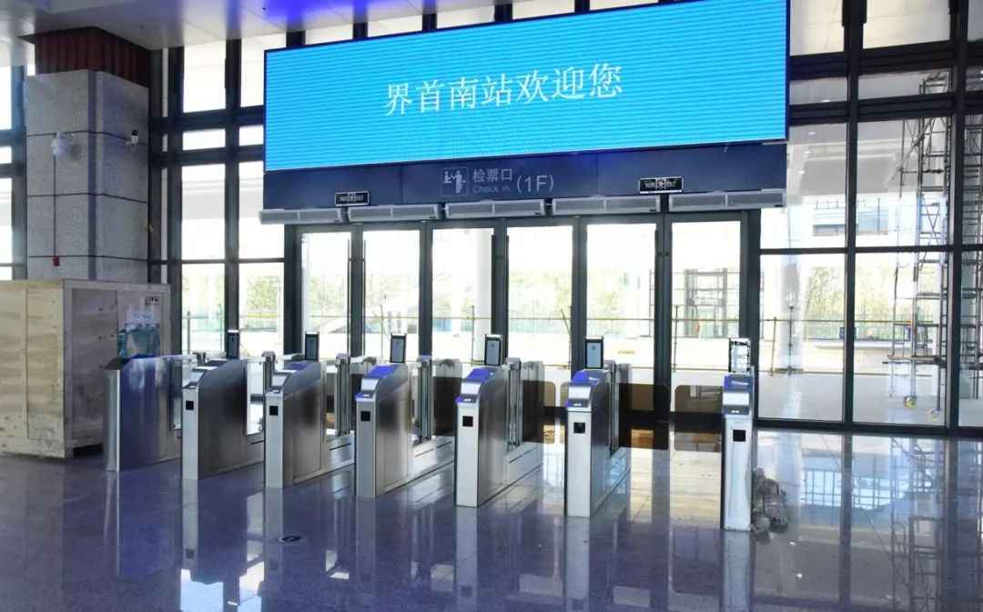 头条无票进站人脸识别高铁界首南站真方便