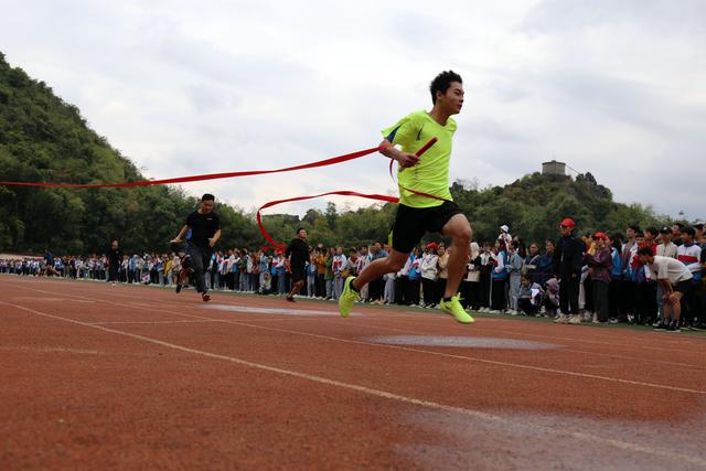 廣西賀州鐘山中學2019年秋季田徑運動會圓滿落幕(圖9)