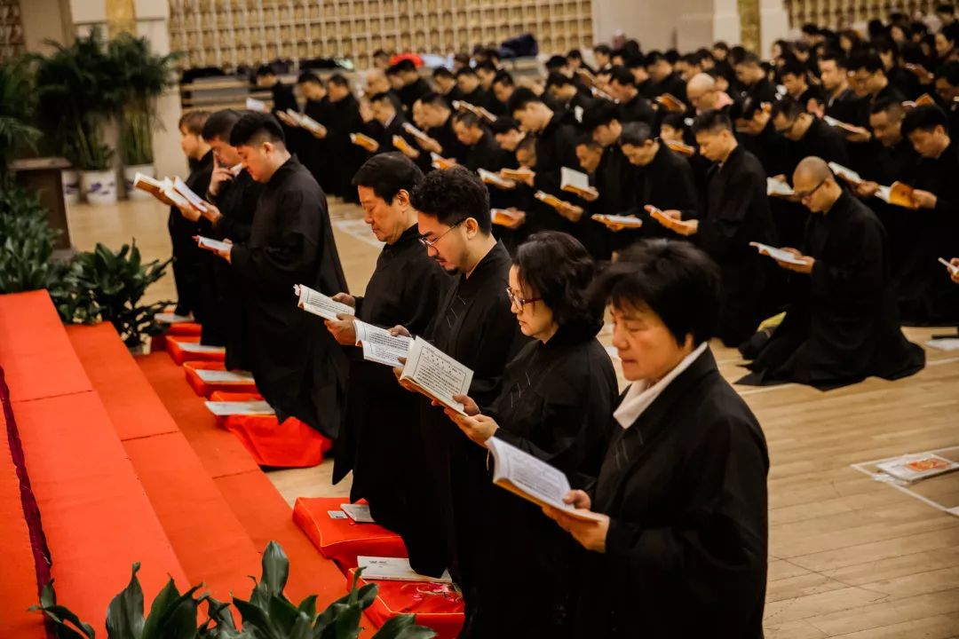 究竟皈依处三宝最吉祥上海玉佛禅寺三皈依法会圆满举行