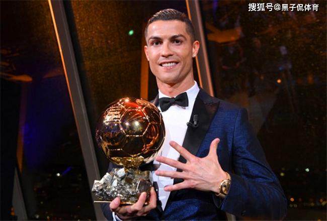 夺得金球奖的前锋中最强5位球员,罗纳尔多第3,前2位无人可超越