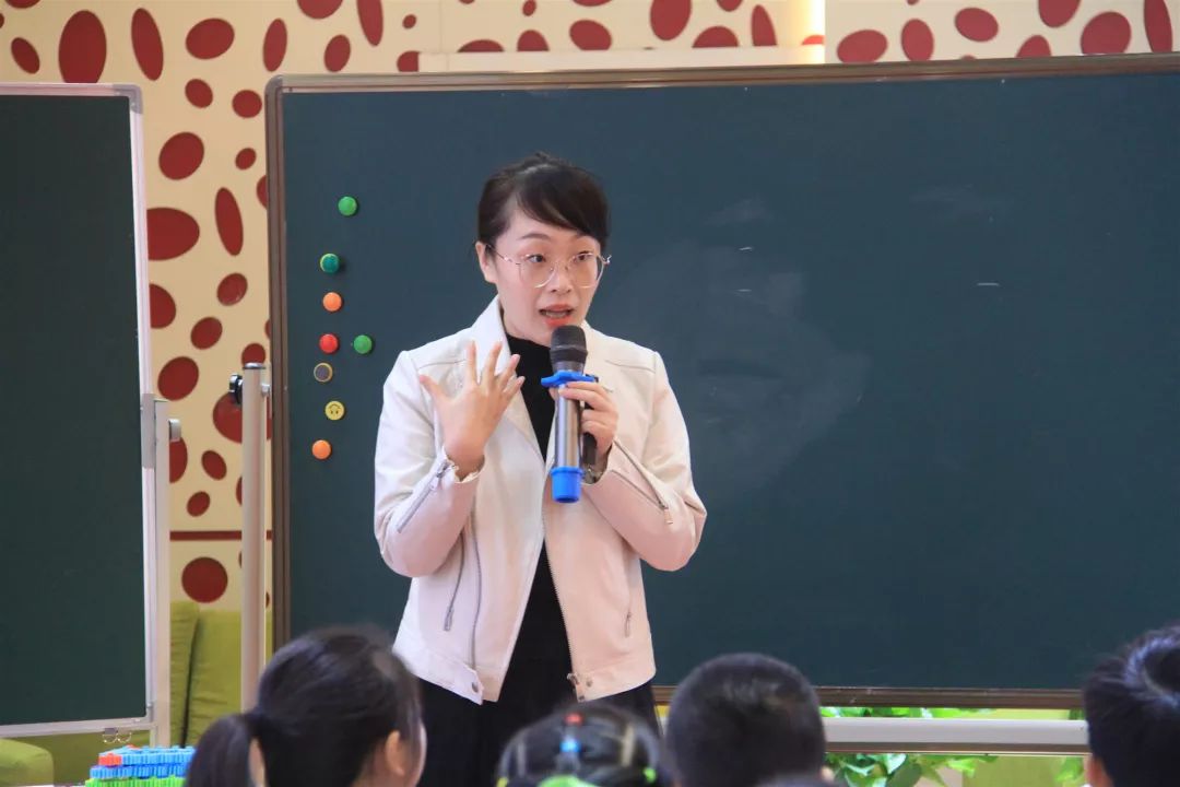 两岸"温清"圆桌会议}1圆桌议课环节,温州大学章勤琼博士和澳大利亚lei