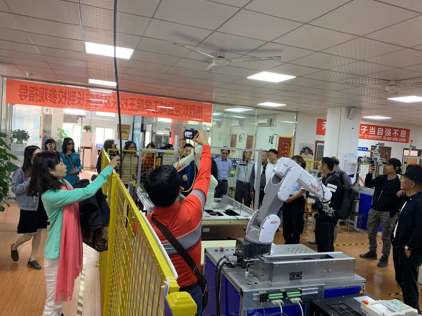 若卜教育丨台湾省台中中兴扶轮社一行到我校考察参访