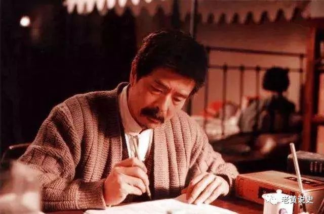 他的《从百草园到三味书屋》,《社戏》,《藤野先生》,《狂人日记》