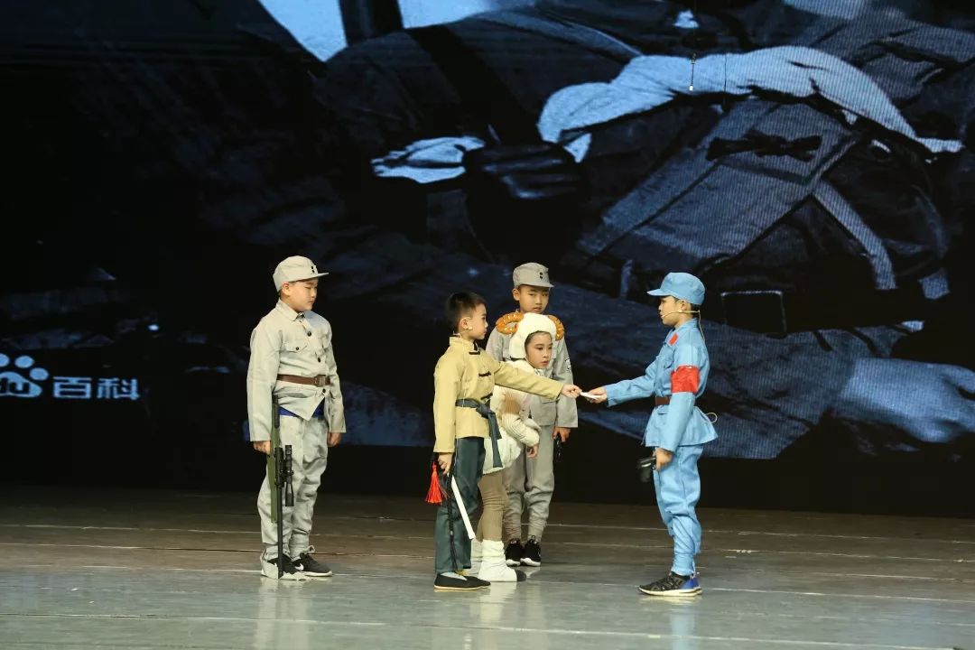 花二61戏剧节传承红色基因筑梦多彩未来戏剧节花园村第二小学三年级
