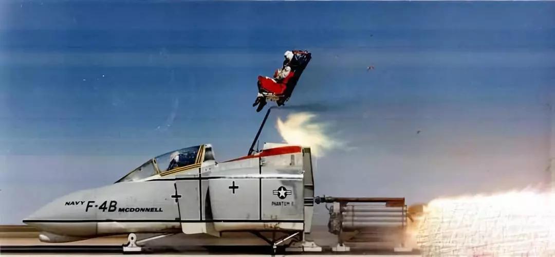 原创战斗机飞行员最后的安全屏障飞机弹射座椅和弹射过程解析