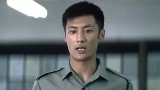余文乐巅峰肌肉照被爆光,魔鬼式健身太燃了.